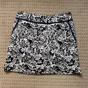Liz Golf B & W floral golf skort Sz 6, like new!